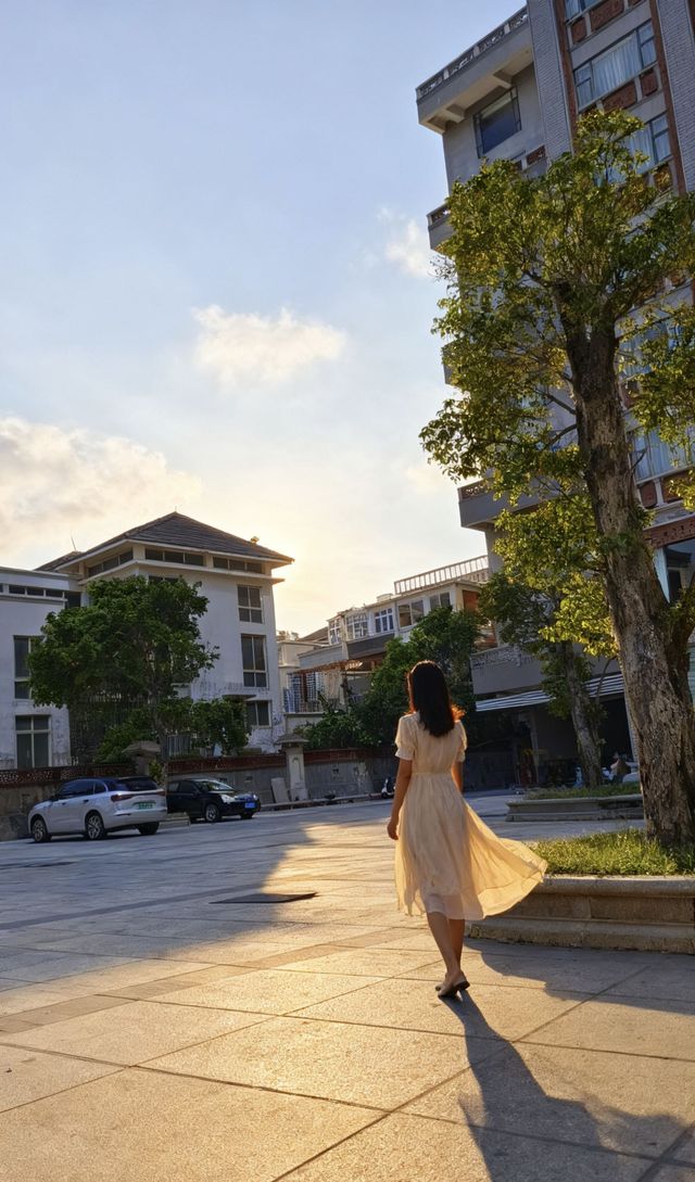 在紅磚古厝與藍海之間定格時光