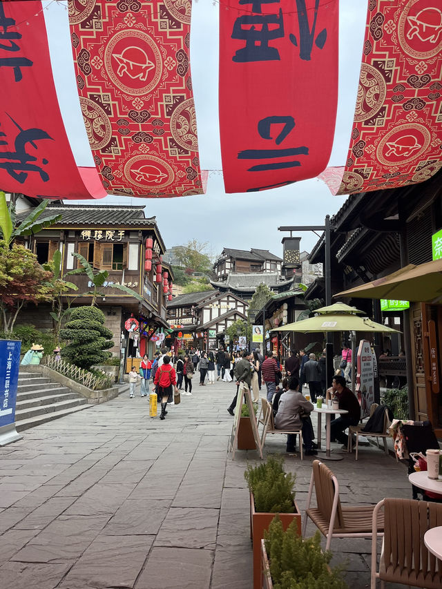 Chongqing in 3 Days: Urban Vibes, Scenic Wonders & Delicious Hotpot