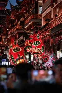 非遺魚燈銜著月光，游進了豫園的夢裡