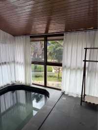 好適合放空自己的小木屋冬日泡湯好去處!