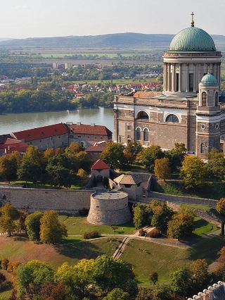 Hungary 1-Day Private Car Tour Perfect for Photo Ops and Check-ins