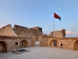 ジャブリーン城旅行ガイド: オマーンの歴史と風景を感じるタイムトラベル