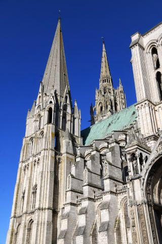 パリ近郊｜神レベルのゴシック様式大聖堂！シャルトル大聖堂 超詳細攻略