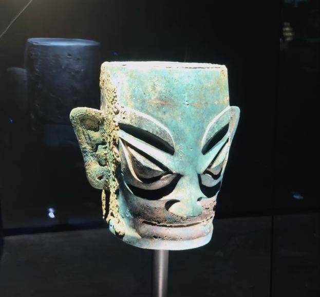 天の面(青銅) 三星堆博物館は考古学ファンの天国！青銅の面具がセンターを飾る