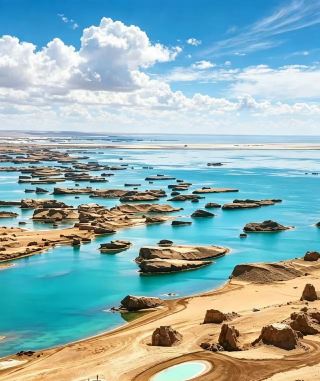 Breaking into Haixi's Heidu Mountain, embarking on a solitary rendezvous with the ink-wash desert