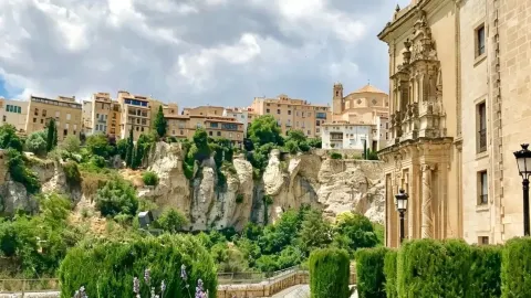 Must-see hanging houses in Cuenca — traveler post in Cuenca