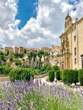 Must-see hanging houses in Cuenca