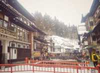 走進日本百年溫泉街，昭和風格的銀山溫泉漫遊。