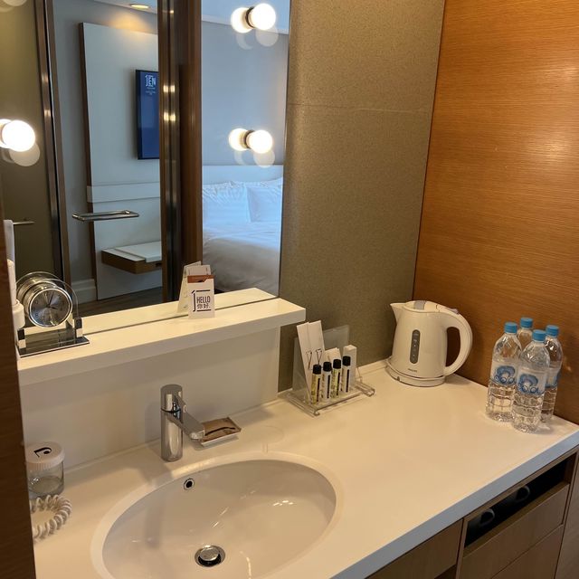 香港大學站一出就係Jen Hotel好方便👍🏻👍🏻