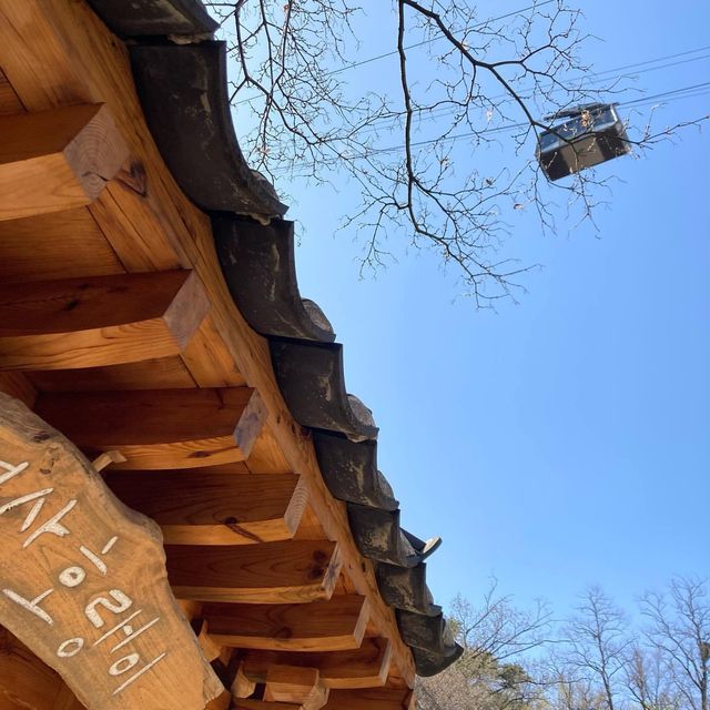 ソウル《南山公園》カジュアルな韓屋造りの食堂