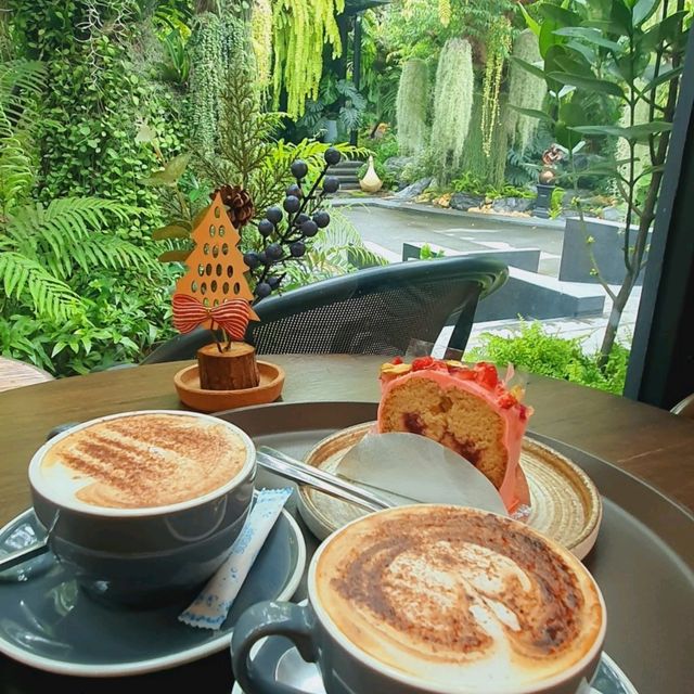 จิบกาแฟในสวนป่ากลางเมืองทองธานี