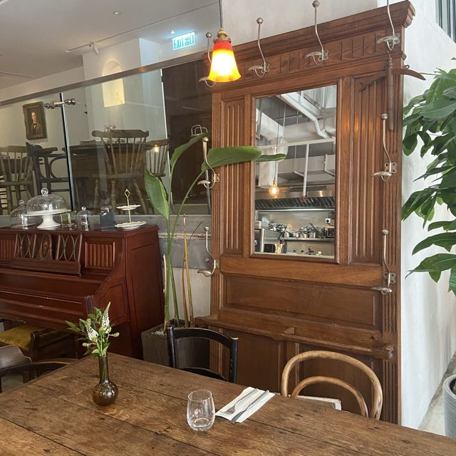 復古懷舊風格的餐廳： 荼香