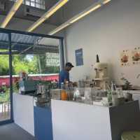 THURSDAE CAFE CNX