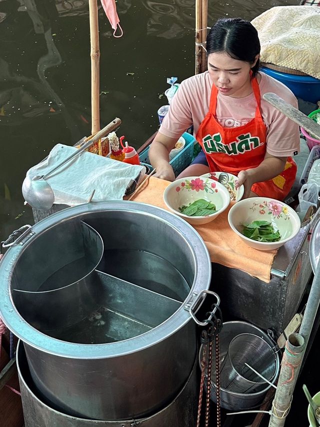 ตลาดน้ำดำเนินสะดวก
