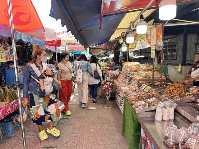 ตลาดน้ำอัมพวา เที่ยวใกล้กรุงเทพ