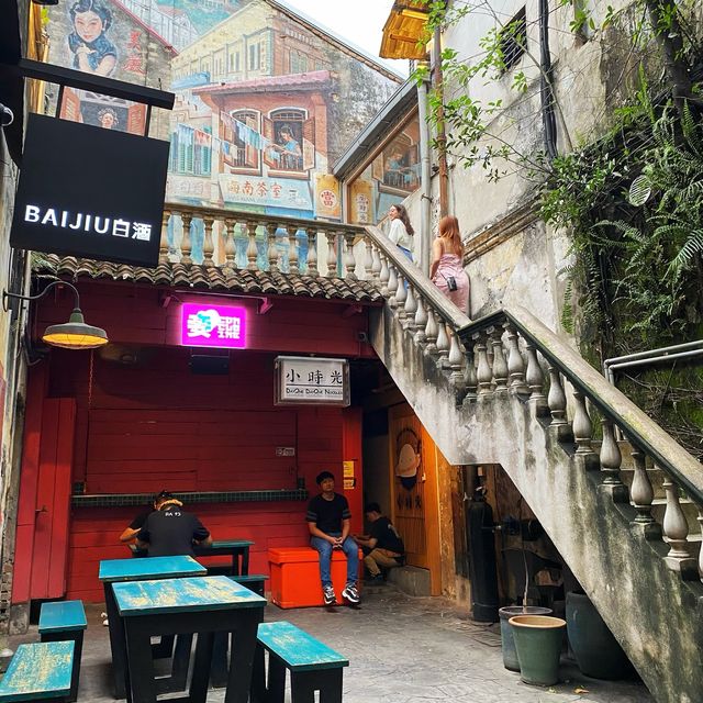 Ghost in the house - Kwai Chai Hong  👻👻