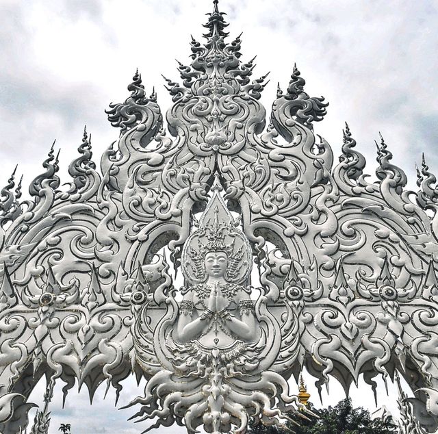 The Exquisite White Temple 