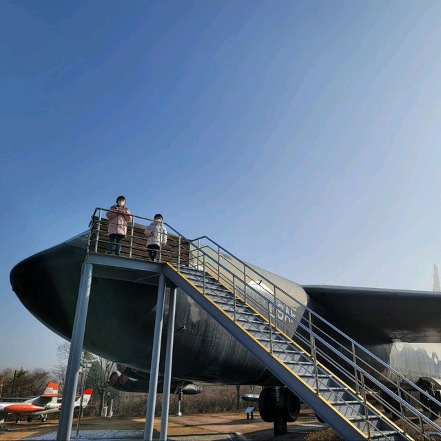 야외전시장에서만 볼 수 있는 대형무기들 🚁