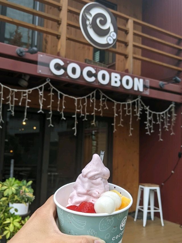 【北海道初製法のアイス】好きなフルーツをトッピング出来るアイス屋さん