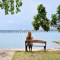 ที่พักติดริมทะเล วิวปราสาทสัจธรรม