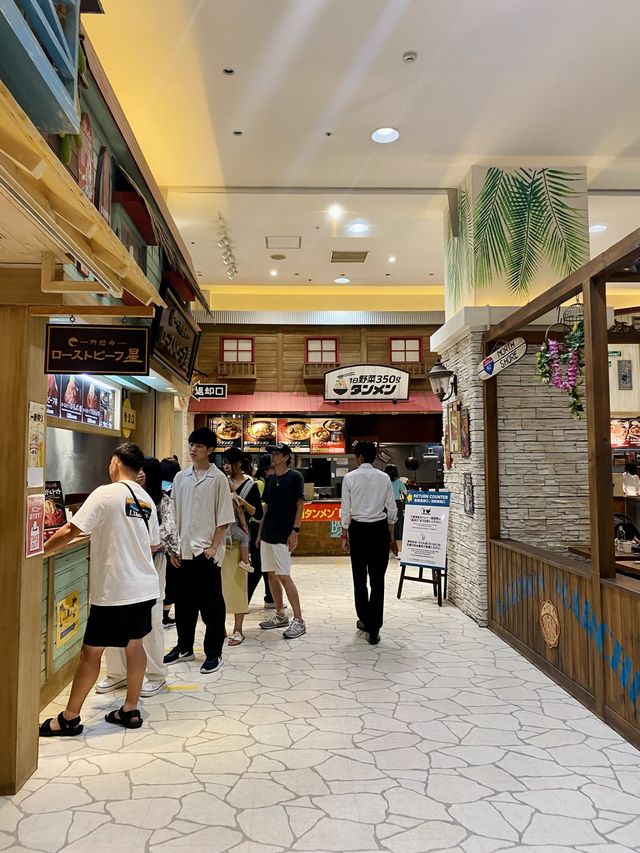 Food court at Yokohama World Porters 🇯🇵