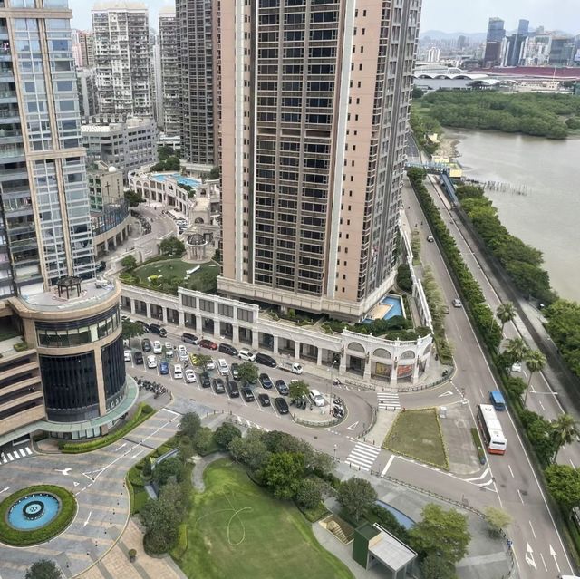 澳門皇冠假日酒店：狂熱如火！⛩️🏨🌍