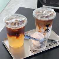 Dark Matter Cafe คาเฟ่สีขาว 🍵☕️
