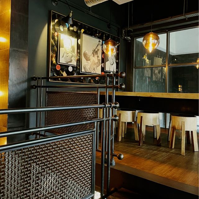 33 Blue Room