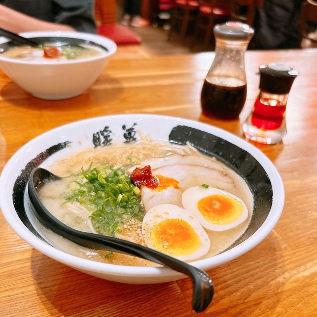 當地人都捧場👐沖繩大排長龍人氣拉麵店