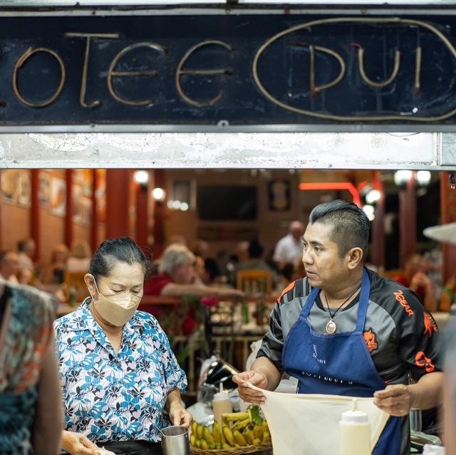 ตลาดโต้รุ่งหัวหิน จุดเช้คอิน กินเพลิน เดินเล่น
