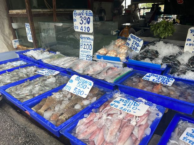 ตลาดชุมชนทางขึ้นวัดเขาตะเกียบ