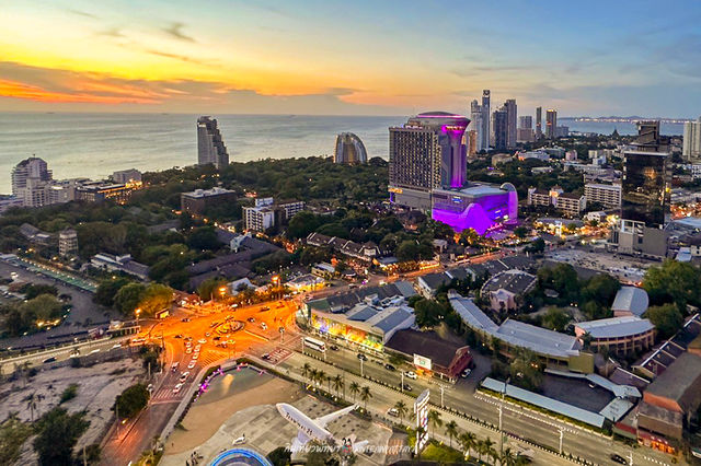 The Sky32 Restaurant 