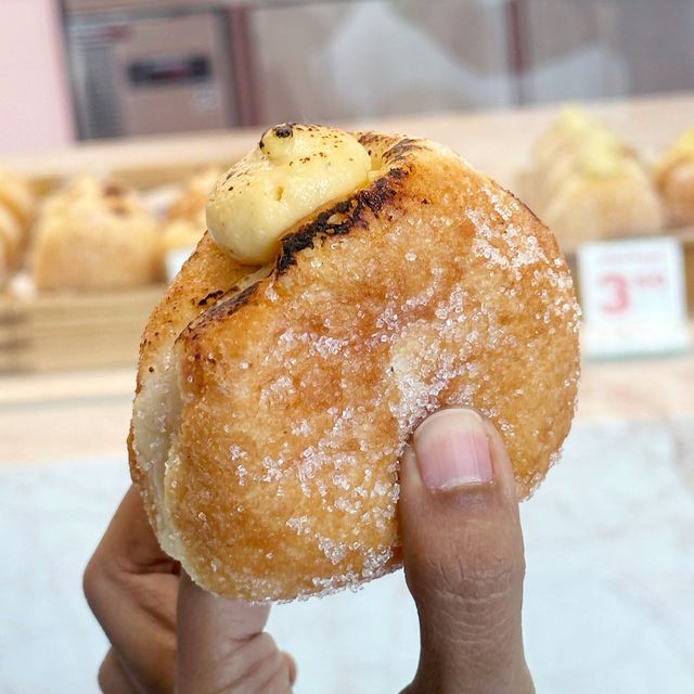 Check out this pretty bomboloni cafe!