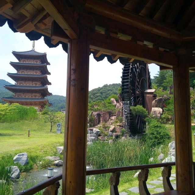 무궁화공원과 김천시립박물관앞 사명대사공원 대형물레방아