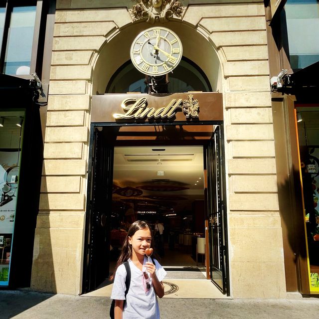 Boutique Lindt Paris Opera 🍫 Heavenly