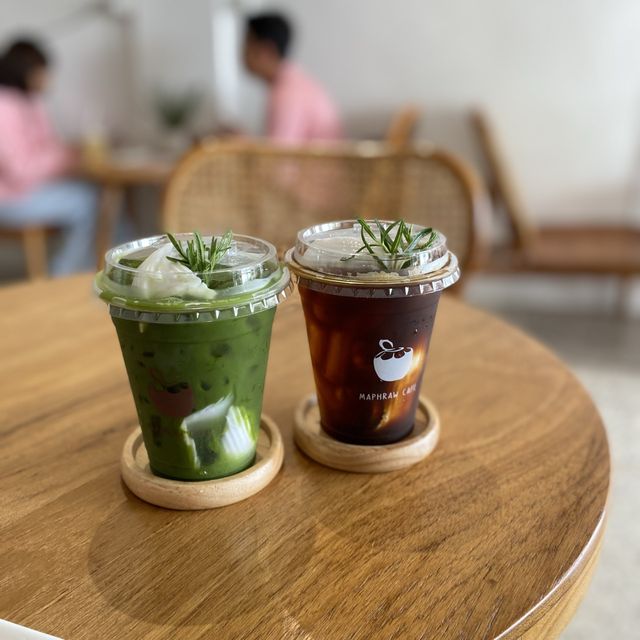 คาเฟ่น่ารัก ขาวๆ คลีนๆ น่ารักกกกกก🧋 Maphraw Cafe 