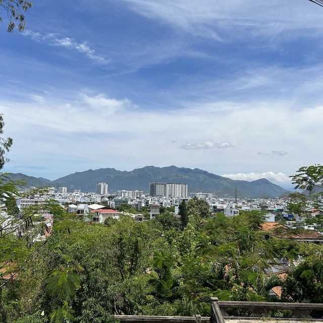 나트랑 거대 불교 석상이 있는 롱선사 🪷