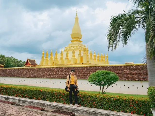 สักการะพระธาตุหลวงเวียงจันทน์ ประเทศลาว