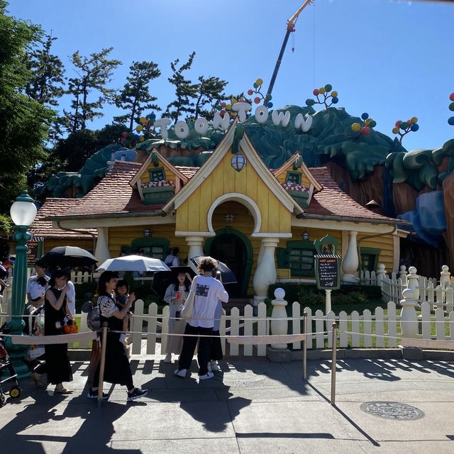 TDLキャラクター達が住む街トゥーンタウン2023年ハロウィーン TDLキャラクター達が住む街トゥーンタウン2023年ハロウィーン