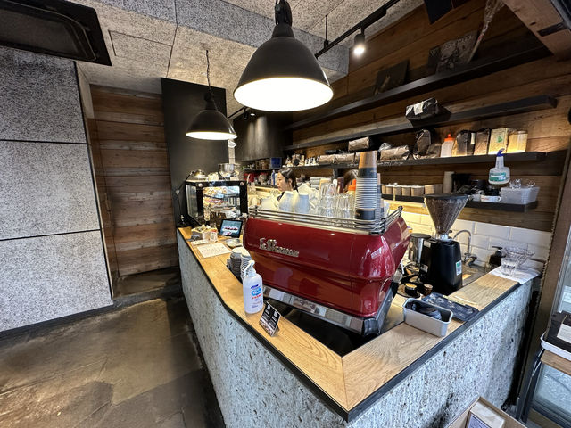東京・門前仲町。『MONZ CAFE』の苺アンドック