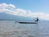 The incredible one-leg rowing fishermen.