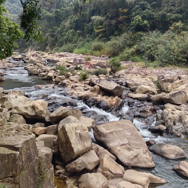 「四會奇石河」：廣東九寨溝，銀龍大瀑布壯觀景點