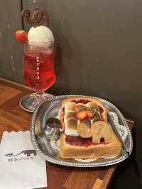 【名古屋カフェ】古き良き雰囲気の喫茶店でクリームソーダを楽しむ
