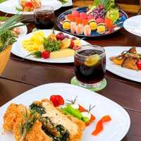 พามาทานบุฟเฟต์ Seafood ริมแม่น้ำ