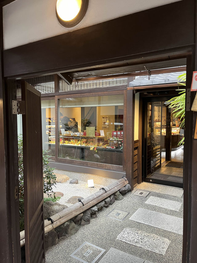 【京都カフェ】日本初ショコラ専門店のカフェでスイーツが食べられるよ🍫