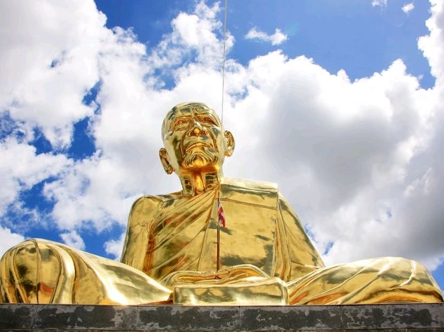 ไหว้หลวงปู่ทิม วัดละหารไร่