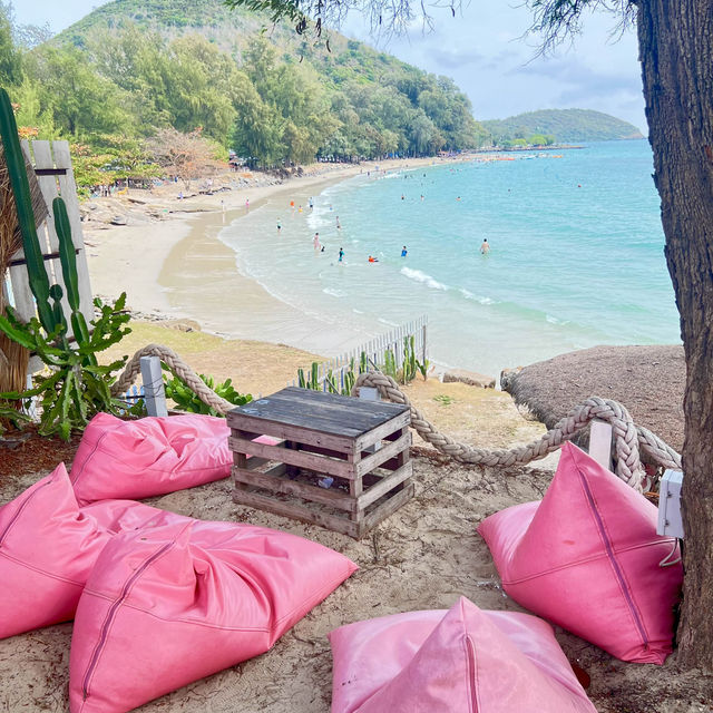 Cave Beach Clubคาเฟ่ที่มีคลื่นฮีลใจ