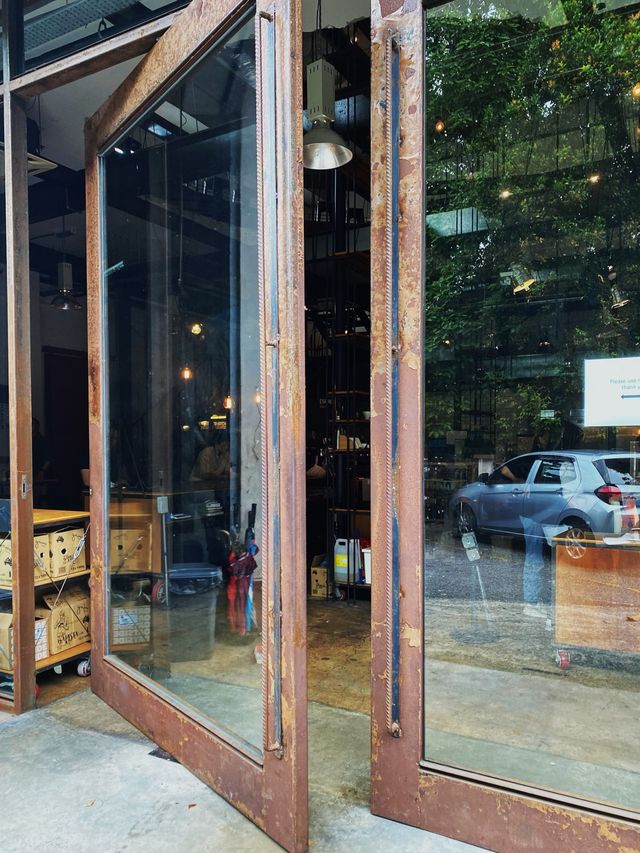 Industrial-themed cafe that you need to visit 🏭🏗️