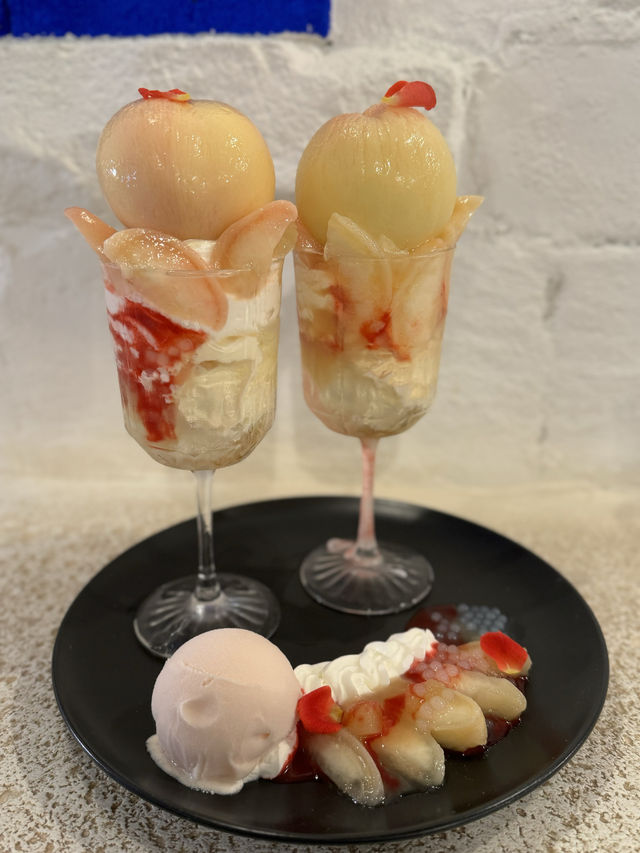 【北九州カフェ】ケーキ屋さんの新作パフェ🍑他にも種類がたくさんあるよ✨️