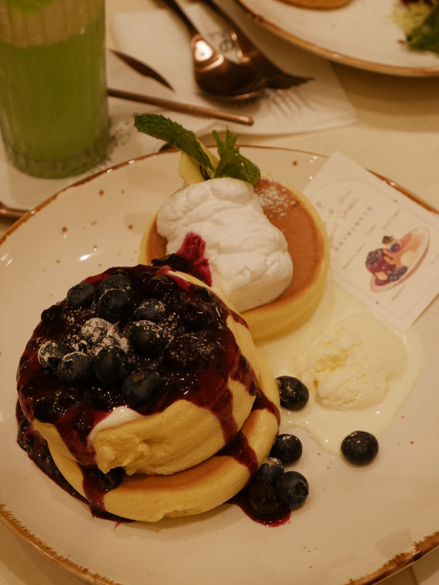 𖤣𖤥元朗Cafe｜鮮艷色彩的甜品和主食